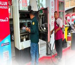 Dinas Perdagangan Kota Dumai lakukan tera ulang pompa ukur BBM di salah satu SPBU di Kota Dumai.